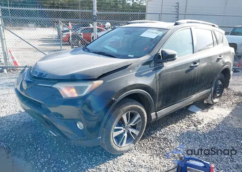 2017 Toyota Rav4 Xle z USA, uszkodzony, nr VIN 2T3WFREV6HW379224